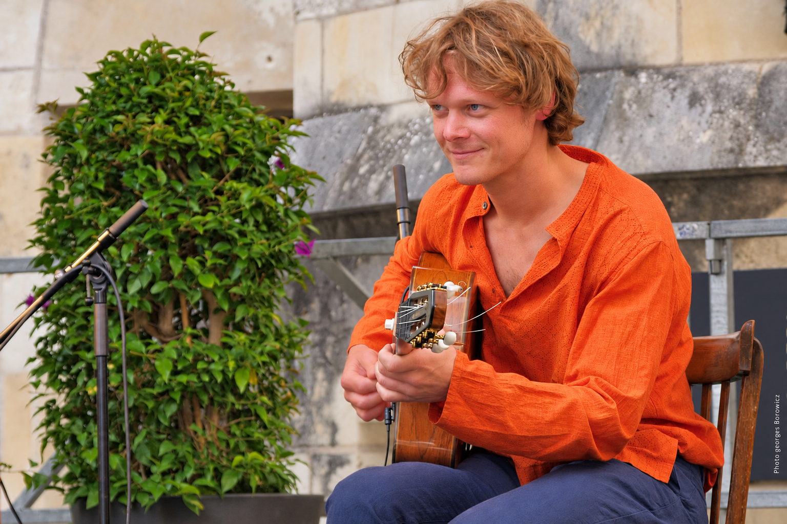 Jean Guyomarch à la guitare
